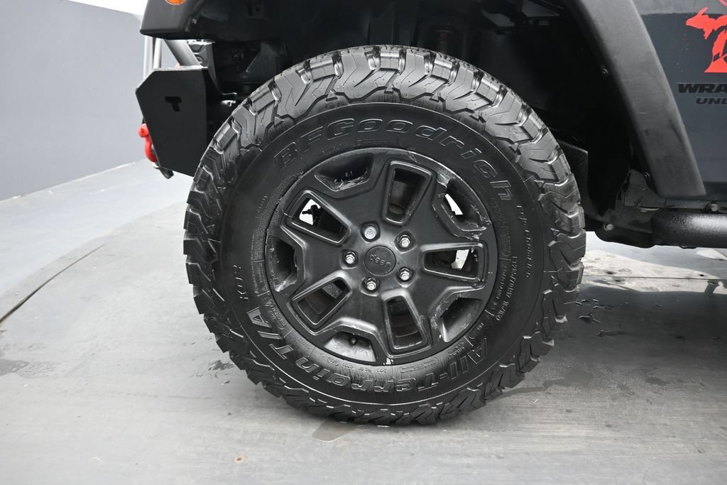 Used 2016 Jeep Wrangler Unlimited Rubicon w/ Connectivity Group AWD/4WD image 41