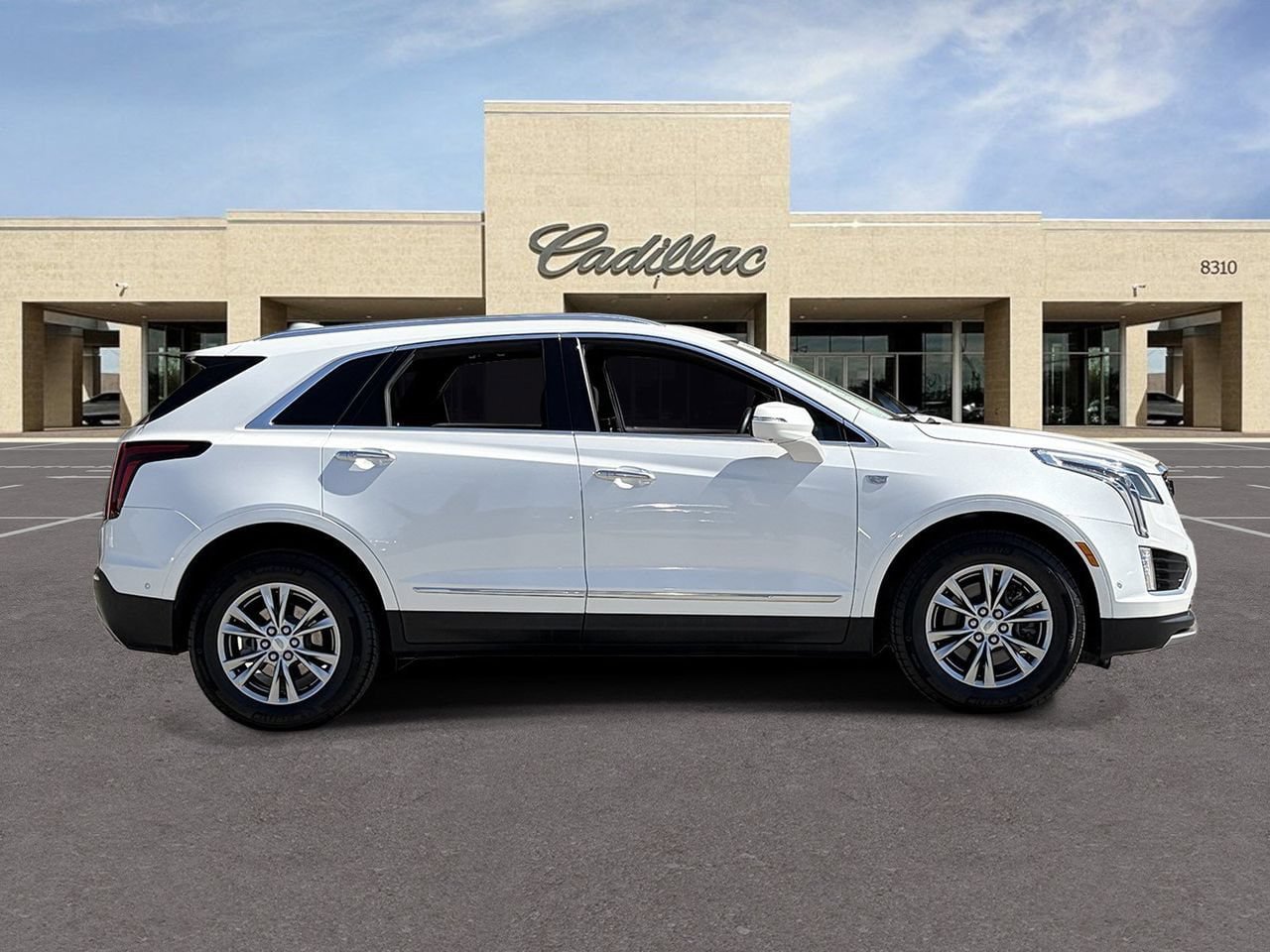 Certified 2023 Cadillac XT5 Premium Luxury w/ Technology Package AWD/4WD image 4