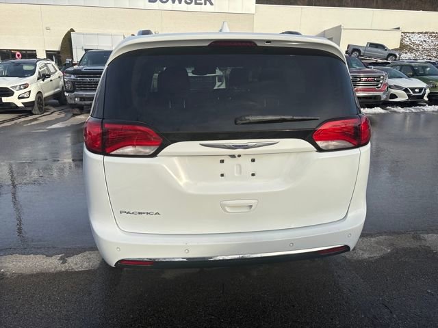 Used 2018 Chrysler Pacifica Touring-L w/ Tire & Wheel Group image 4