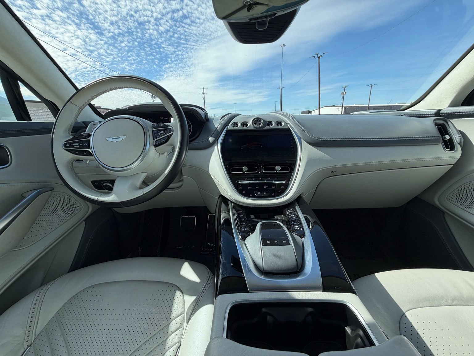 Used 2021 Aston Martin DBX image 12