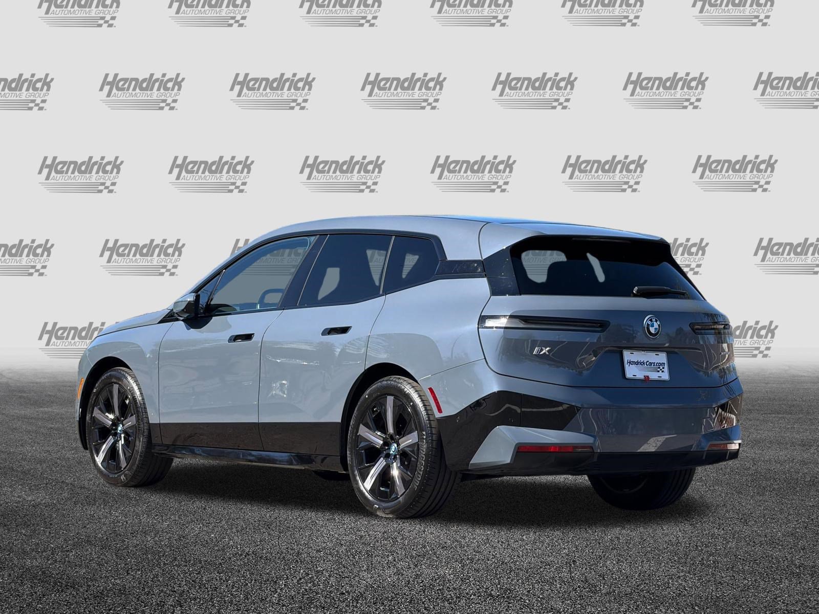 Used 2023 BMW iX xDrive50 w/ Premium Package image 7