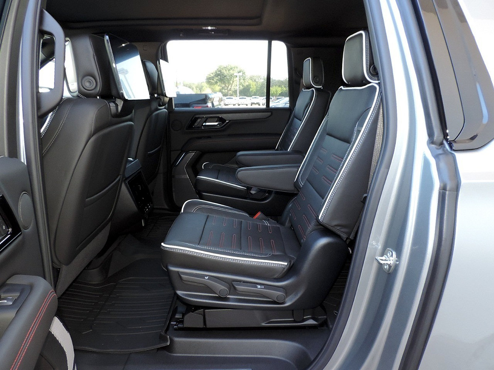 New 2026 GMC Yukon XL AT4 Ultimate w/ LPO, Floor Liner Package AWD/4WD image 20