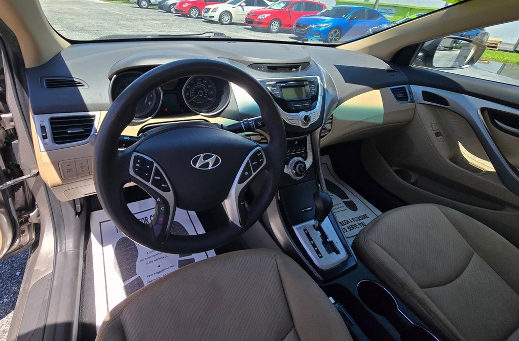 Used 2012 Hyundai Elantra GLS w/ Preferred Pkg 3 FWD image 6