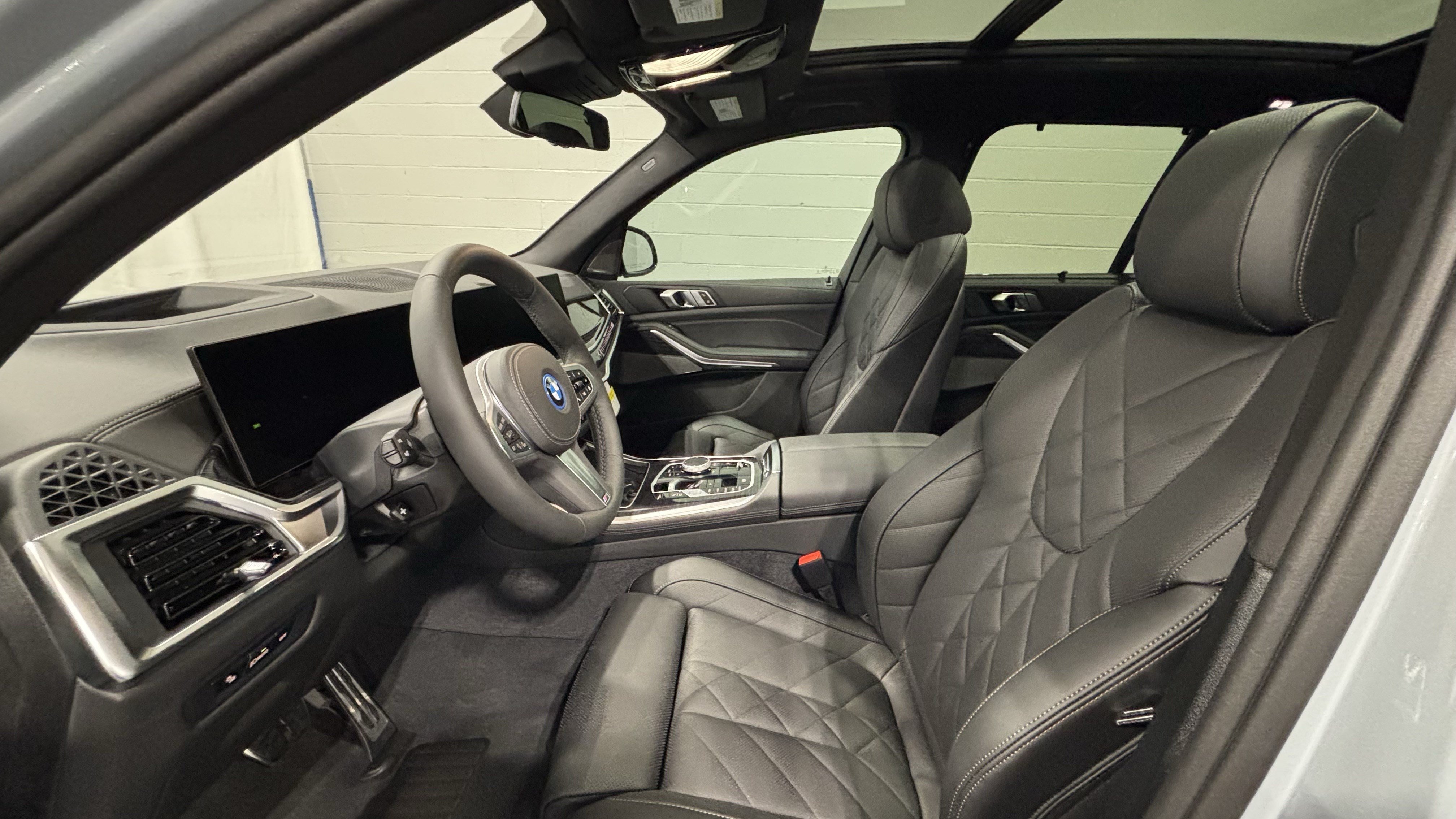 New 2026 BMW X5 xDrive50e w/ M Sport Package AWD/4WD image 12