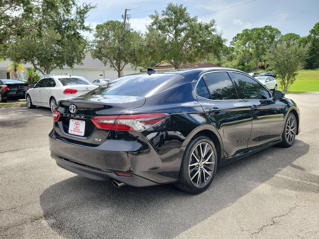Used 2021 Toyota Camry XLE w/ Navigation Package FWD image 4
