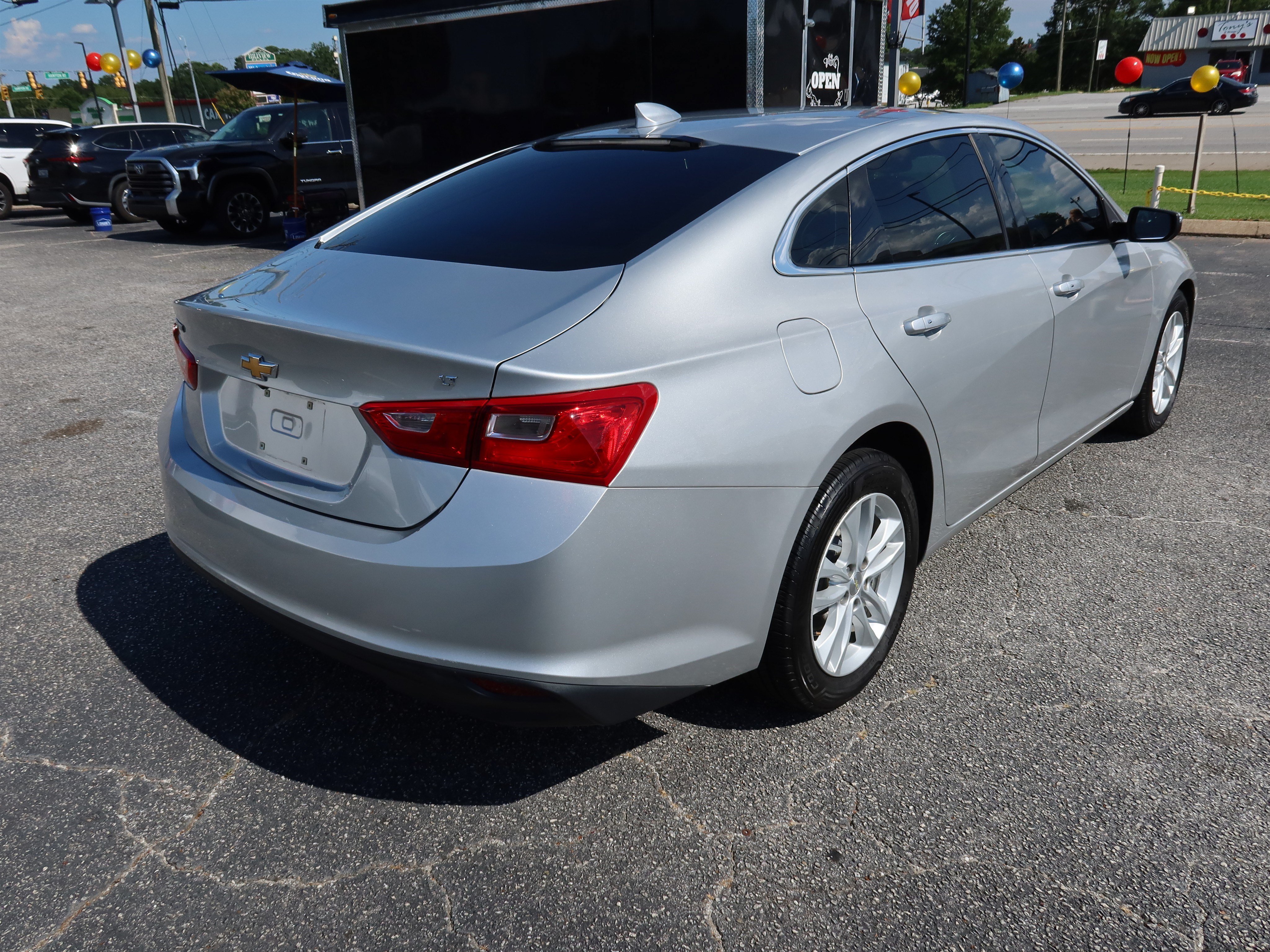 Used 2018 Chevrolet Malibu LT FWD image 4