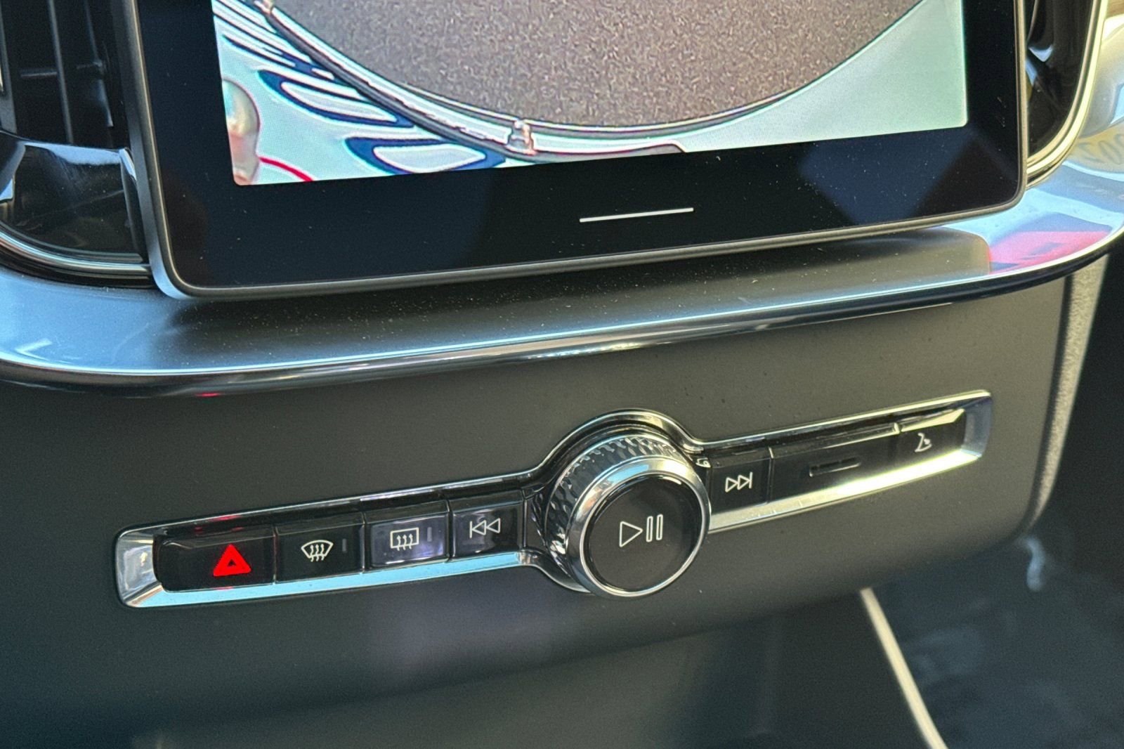 Used 2025 Volvo XC90 B6 Core w/ Protection Package Premier image 23