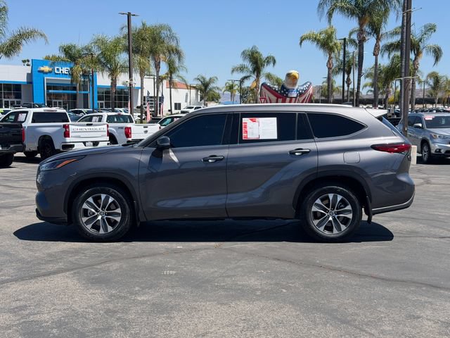 Used 2022 Toyota Highlander XLE FWD image 9