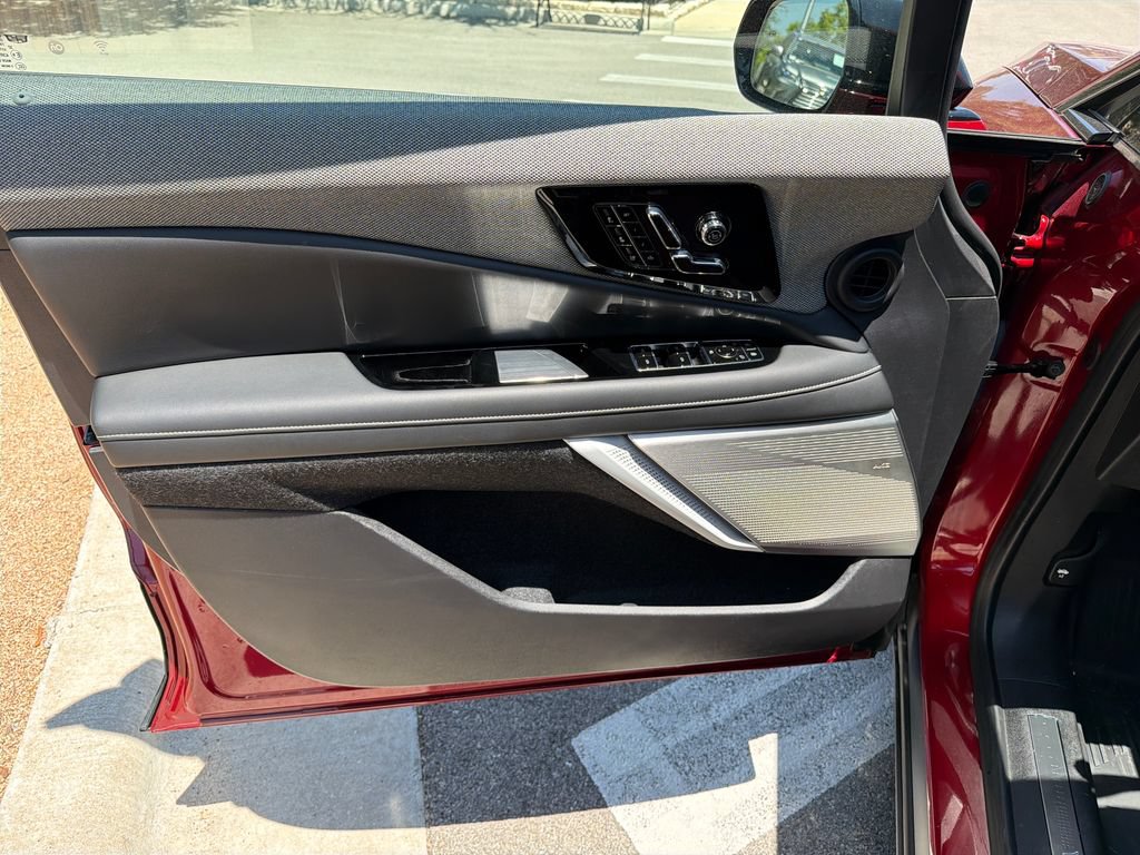 Certified 2025 Cadillac Optiq Sport 2 w/ LPO, Floor Liner Package AWD/4WD image 18