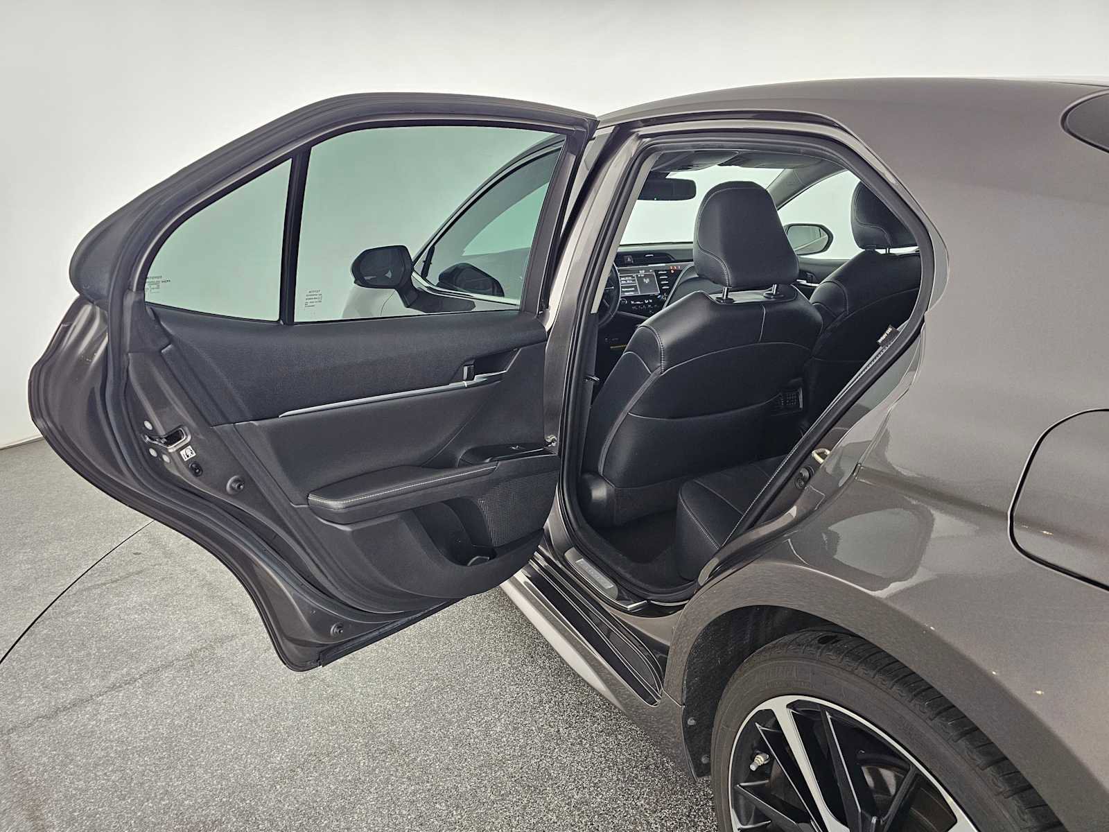 Used 2019 Toyota Camry XSE image 15