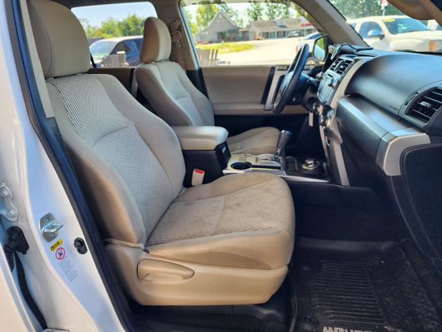 Used 2016 Toyota 4Runner SR5 AWD/4WD image 18