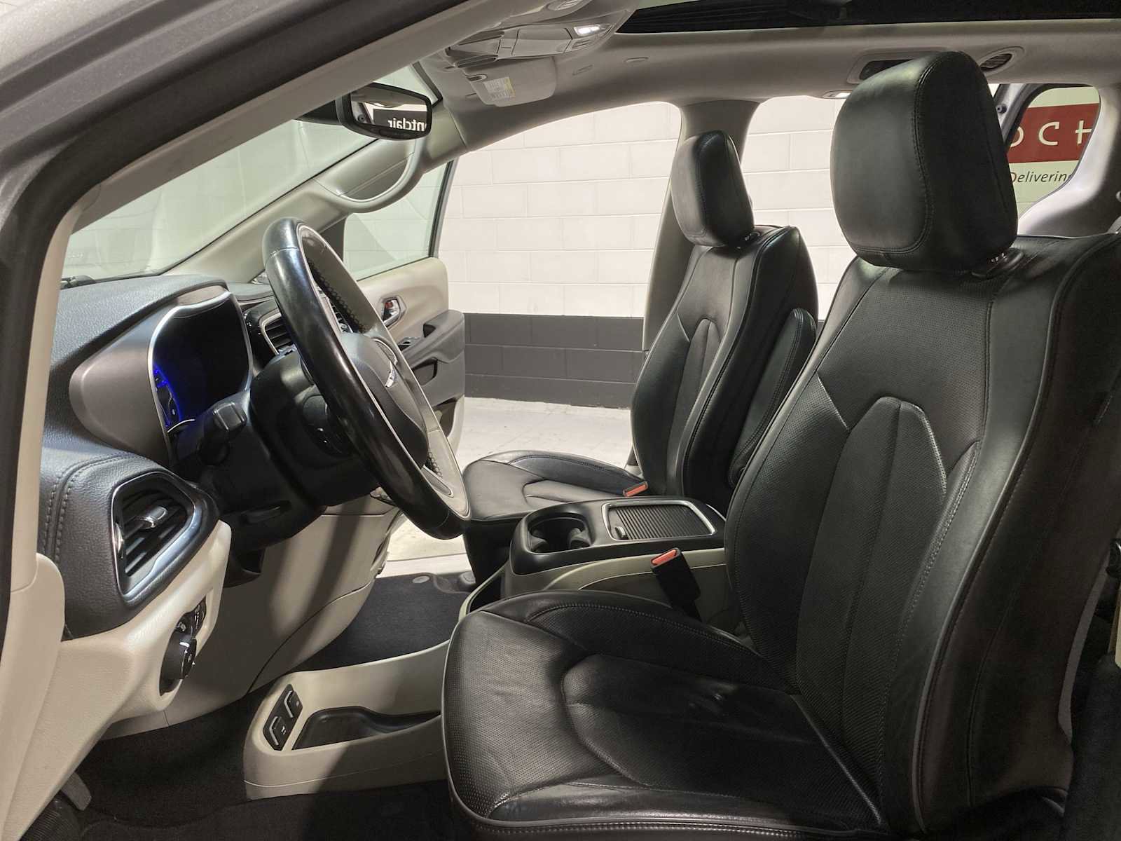 Used 2019 Chrysler Pacifica Limited image 11