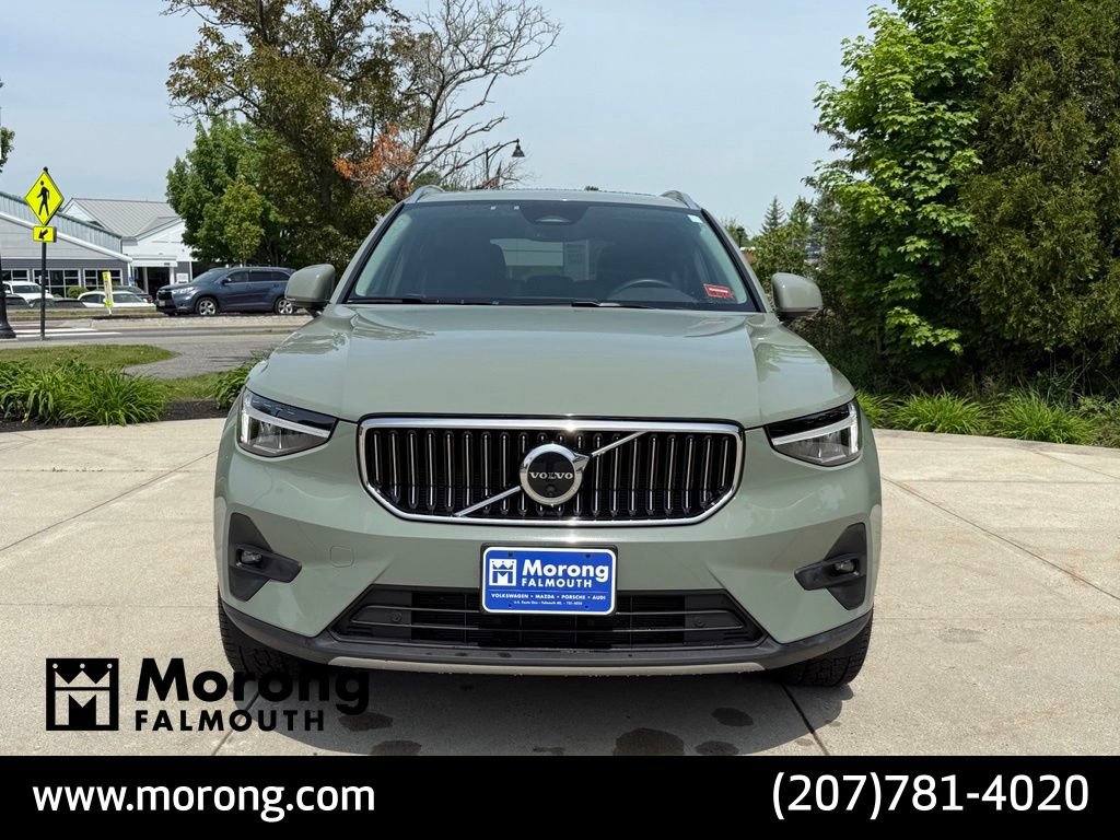 Used 2023 Volvo XC40 B5 Plus w/ Driver Assist Package AWD/4WD image 3