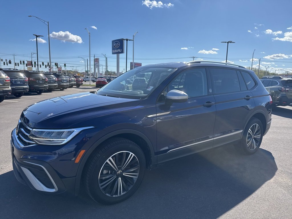 Used 2024 Volkswagen Tiguan SE image 3