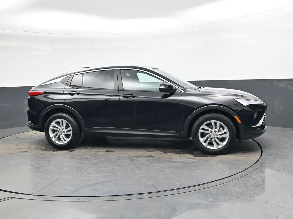 Used 2025 Buick Envista Preferred w/ Advanced Safety Package image 3