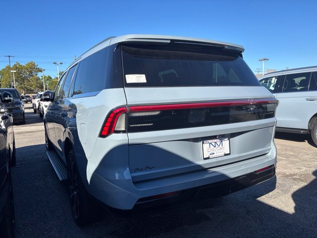 New 2026 Lincoln Navigator Reserve AWD/4WD image 12