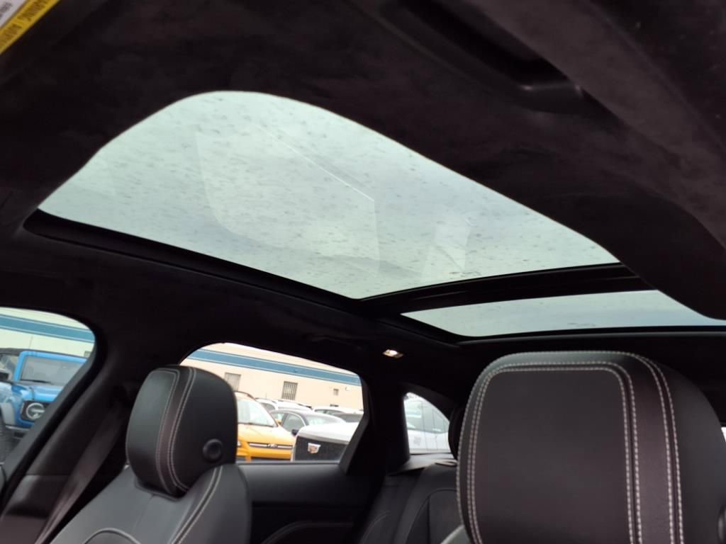 Used 2019 Jaguar F-PACE R-Sport image 11