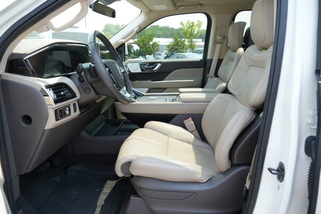 Used 2024 Lincoln Navigator Reserve AWD/4WD image 23