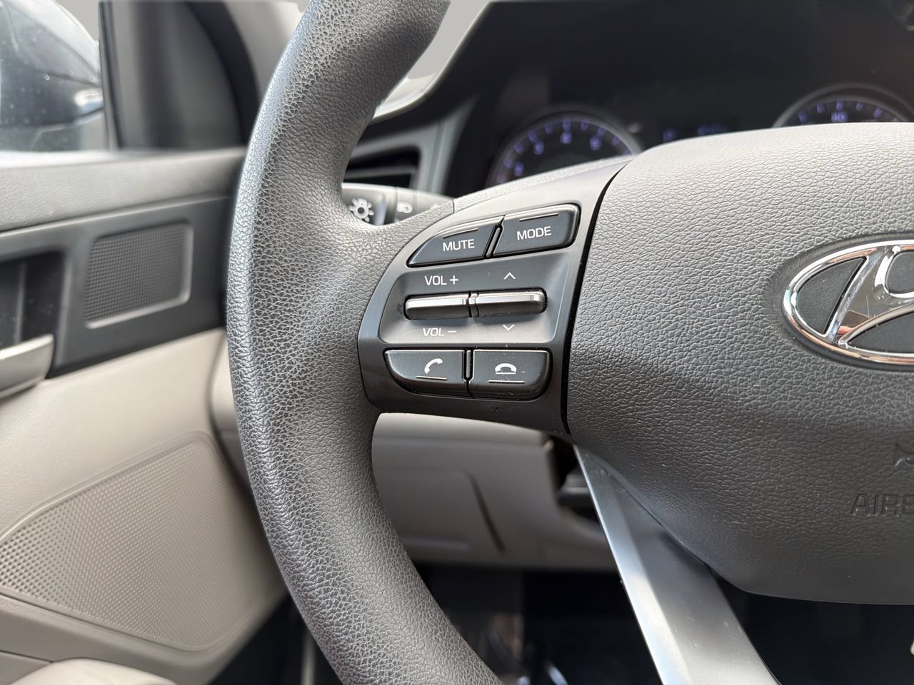 Used 2020 Hyundai Elantra SE FWD image 23