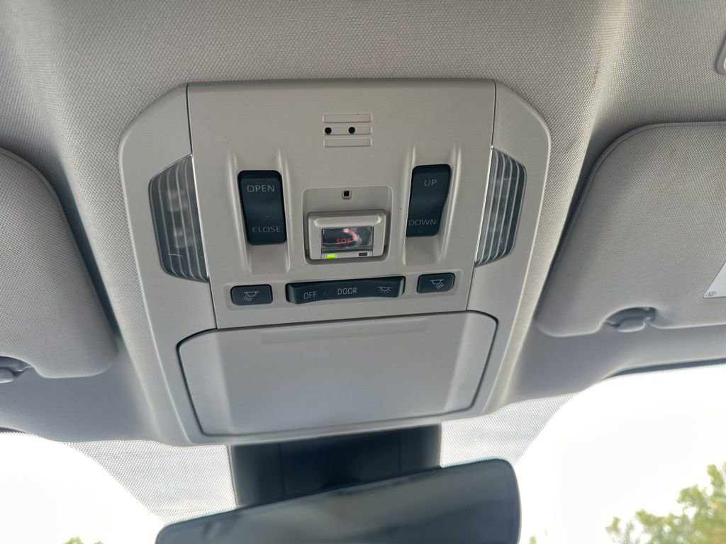 Used 2023 Toyota Highlander XLE image 27