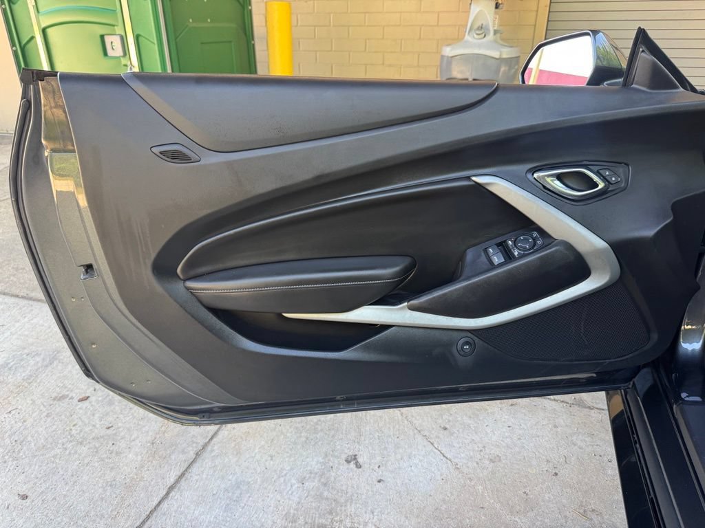 Used 2017 Chevrolet Camaro SS RWD image 18