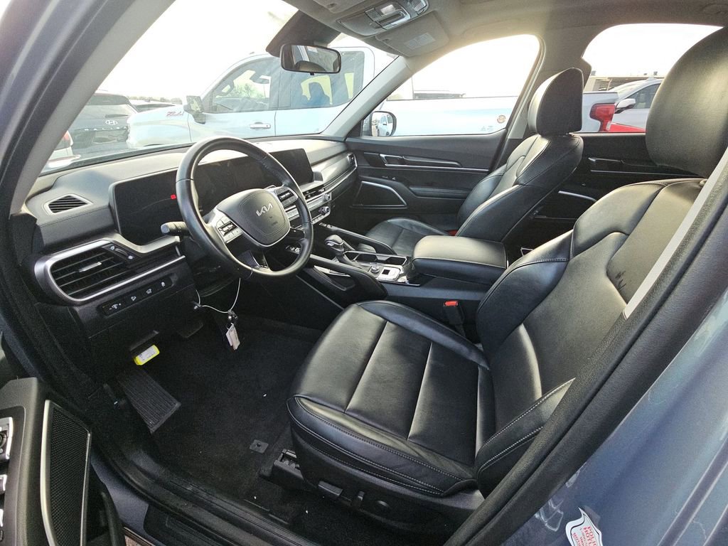 Used 2025 Kia Telluride S image 3