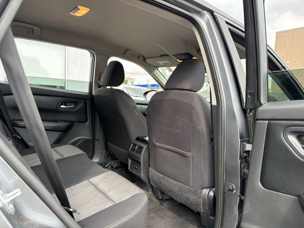 Used 2024 Nissan Rogue SV AWD/4WD image 16