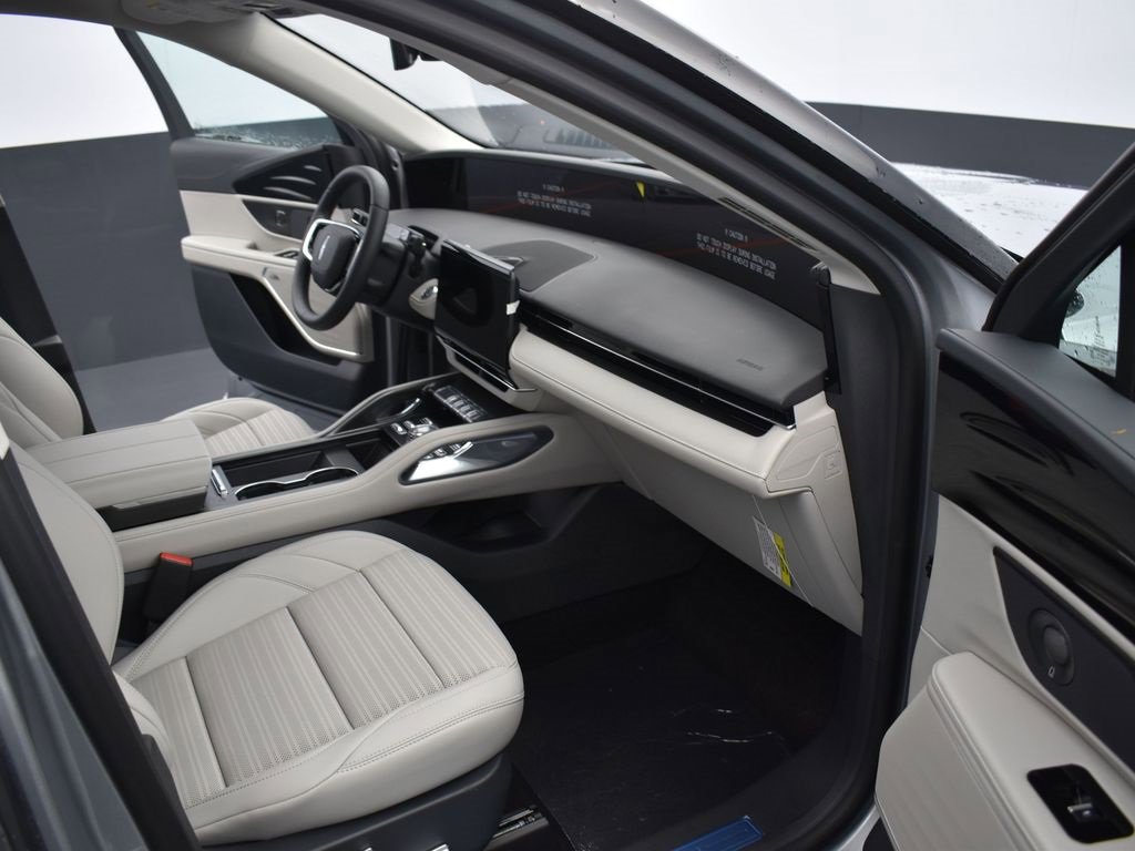 New 2026 Lincoln Nautilus Reserve w/ Jet Appearance Package image 16