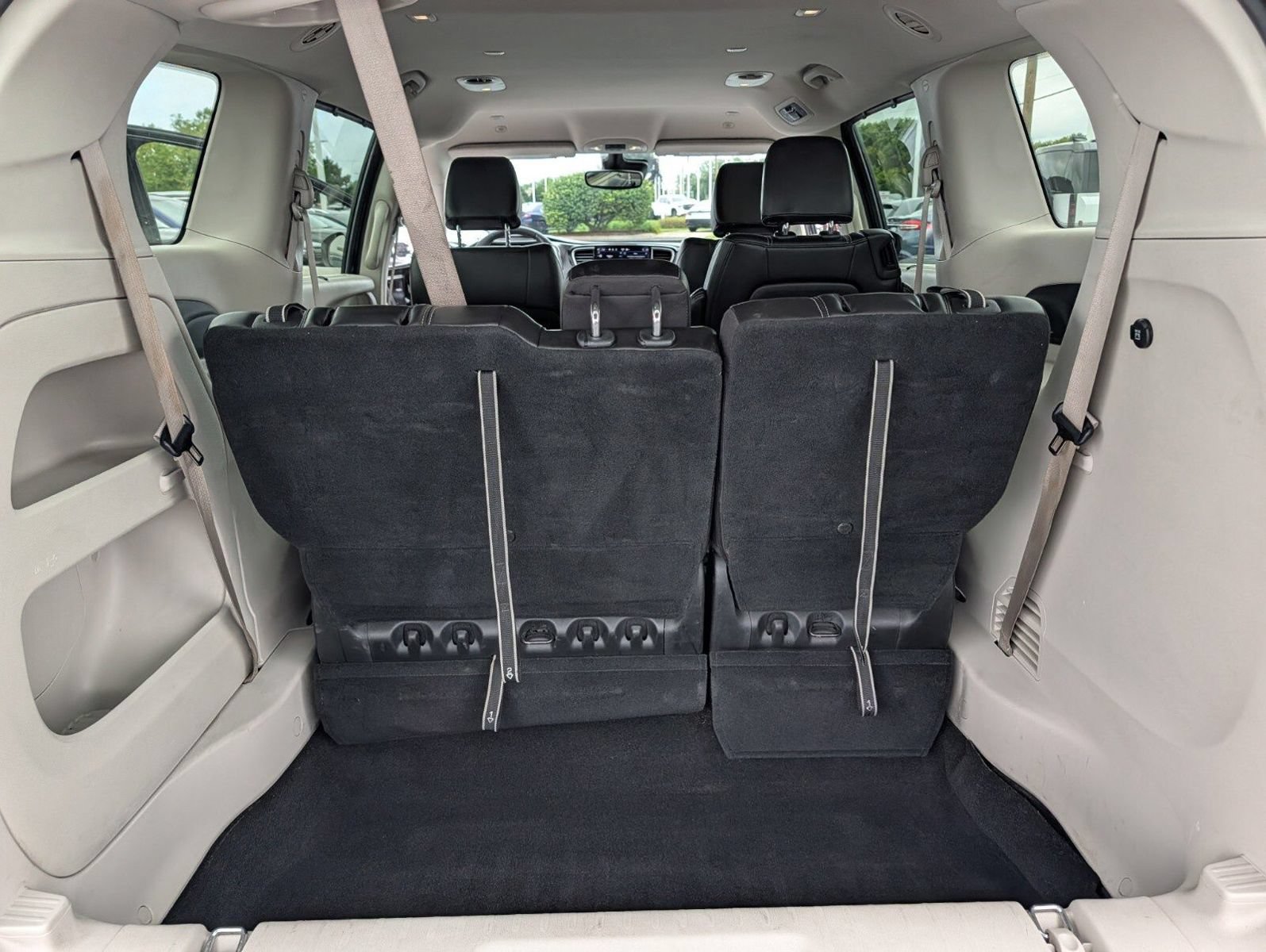 Used 2023 Chrysler Pacifica Touring-L FWD image 21
