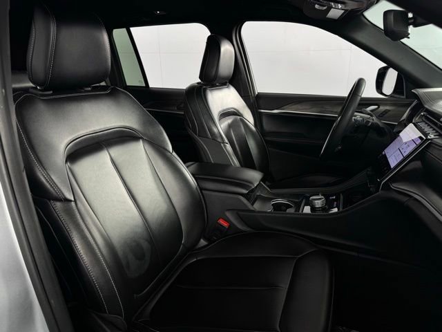 Used 2024 Jeep Grand Cherokee Limited image 13