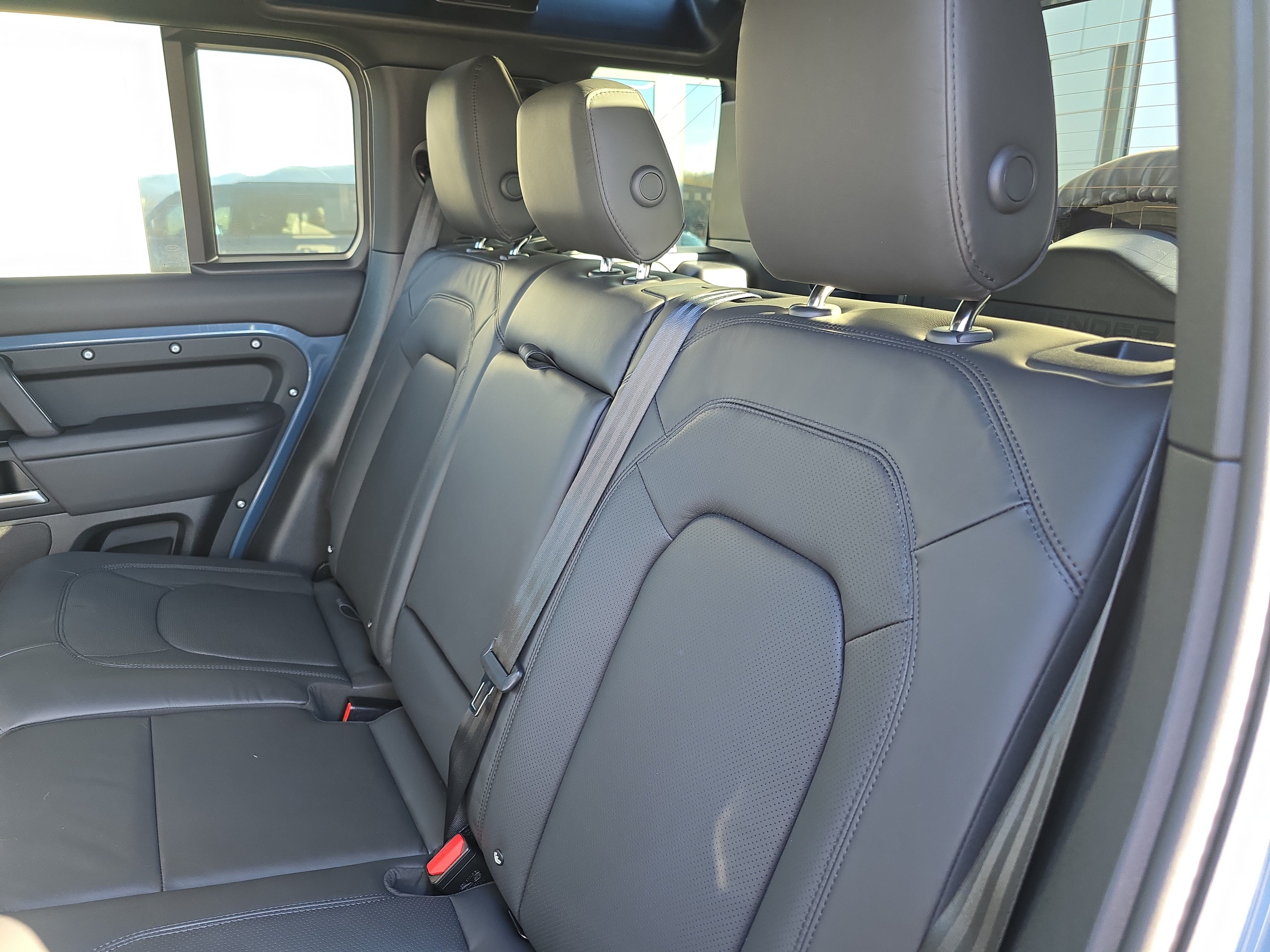 Certified 2026 Land Rover Defender 110 X-Dynamic SE AWD/4WD image 16