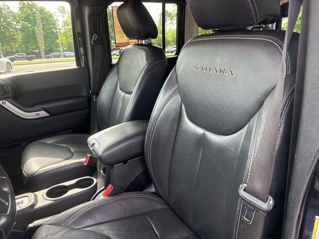 Used 2017 Jeep Wrangler Unlimited Sahara w/ Connectivity Group AWD/4WD image 24