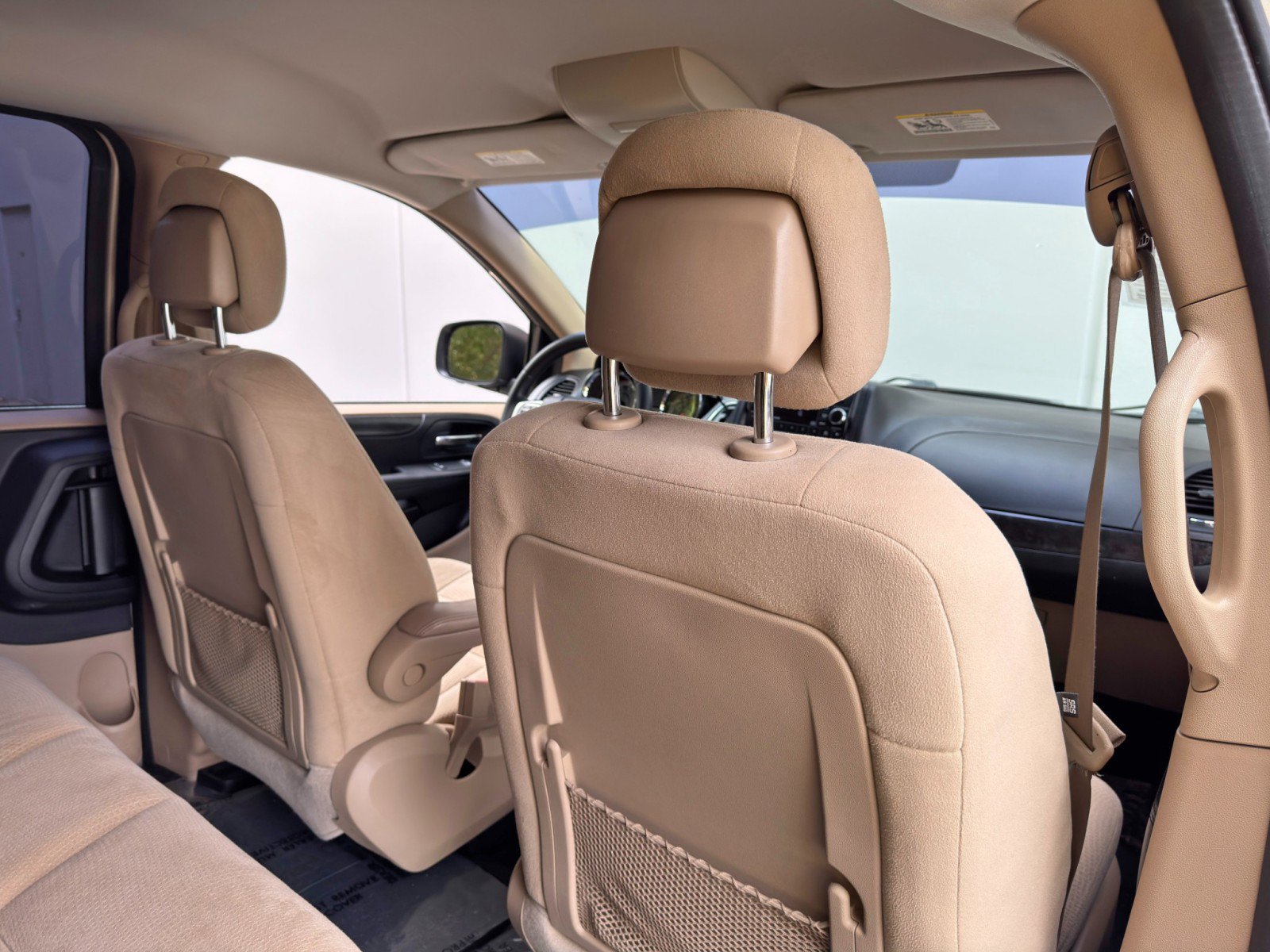 Used 2015 Dodge Grand Caravan American Value Package w/ UConnect Hands-Free Group FWD image 26