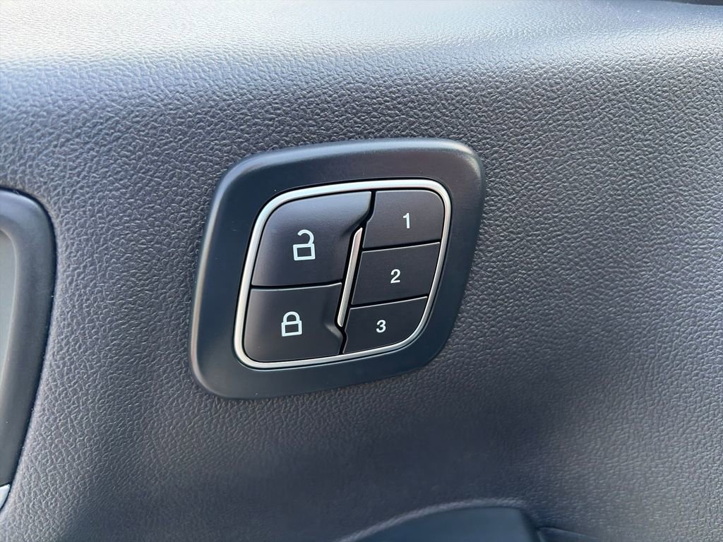 Used 2025 Ford Escape Platinum w/ Premium Technology Package FWD image 17