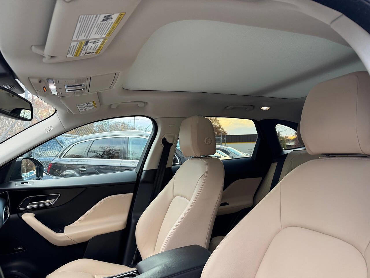 Used 2018 Jaguar F-PACE Premium image 36