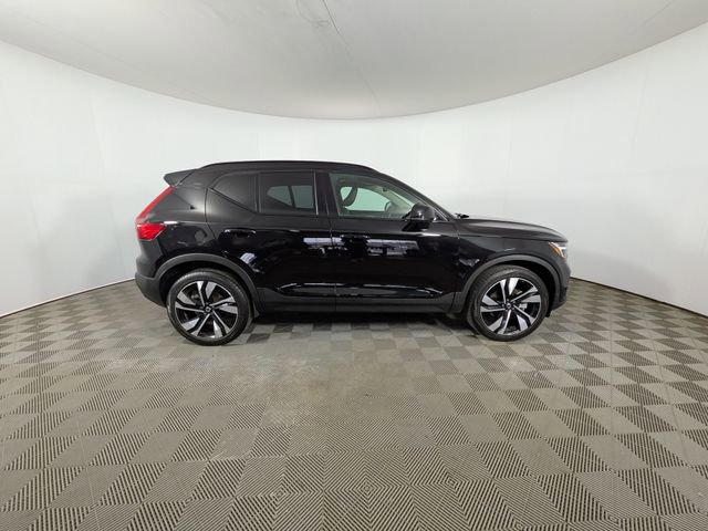 Used 2025 Volvo XC40 B5 Plus image 33