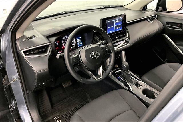 Used 2022 Toyota Corolla Cross LE w/ Moonroof Package image 16