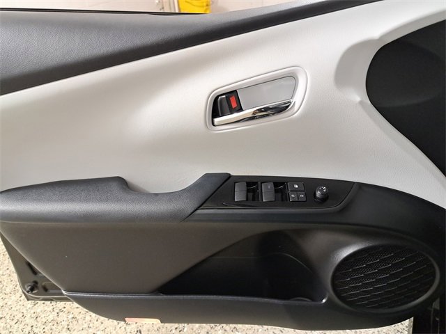 Used 2022 Toyota Prius XLE image 21