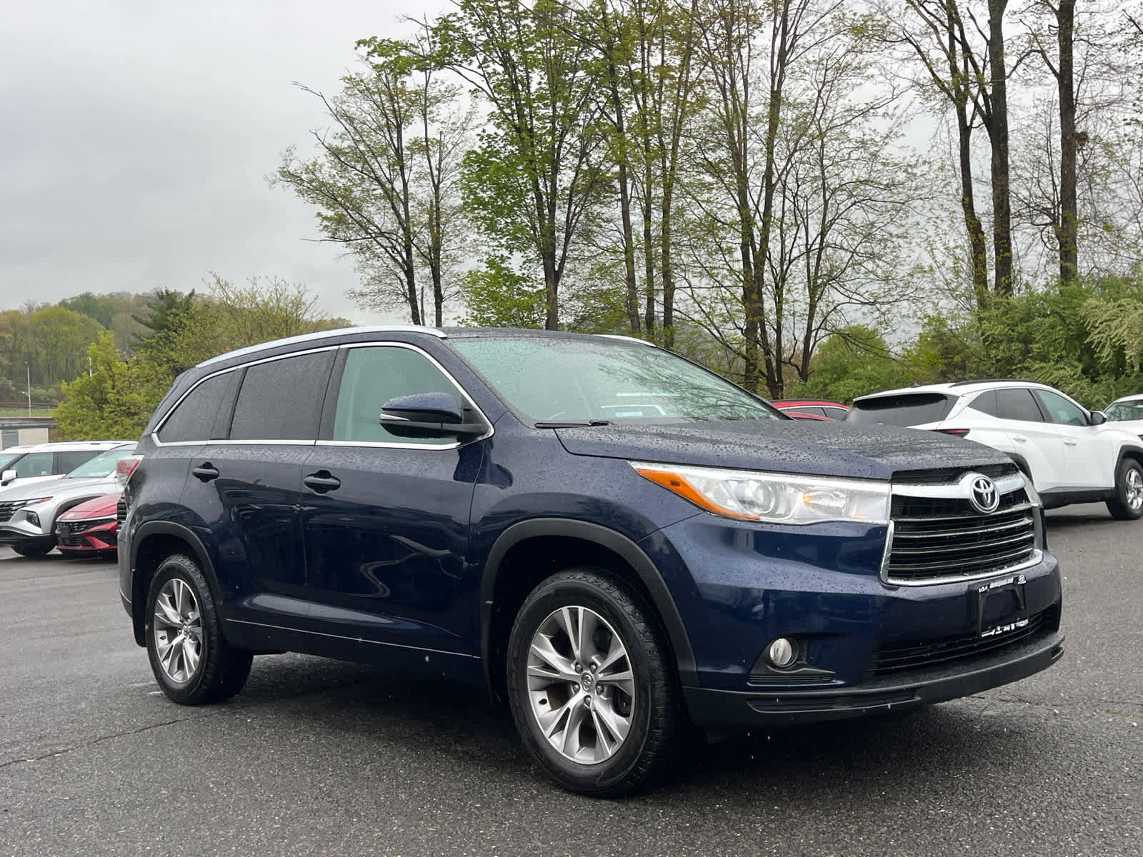 Used 2015 Toyota Highlander XLE AWD/4WD video 1