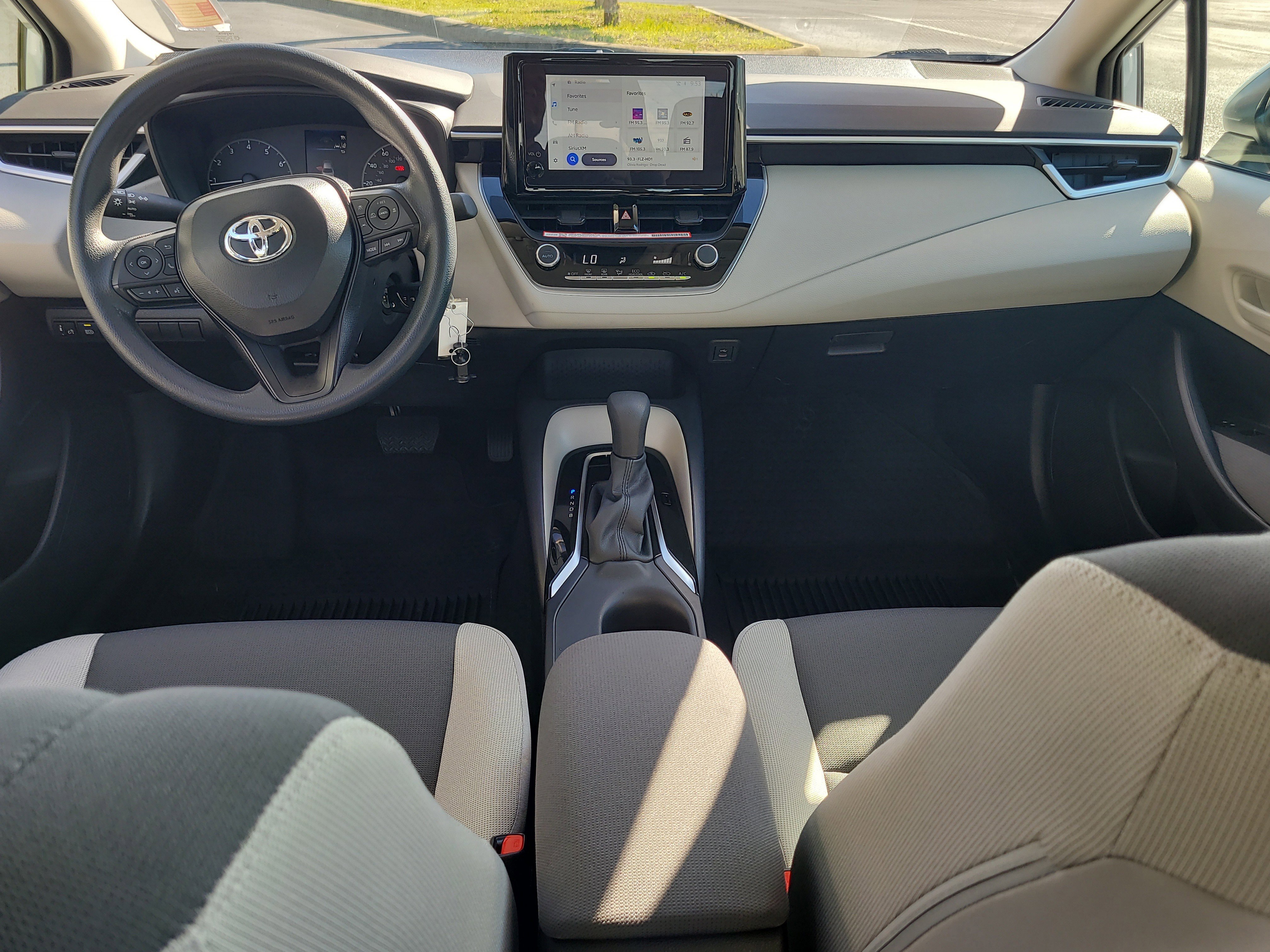 Used 2025 Toyota Corolla LE FWD image 14