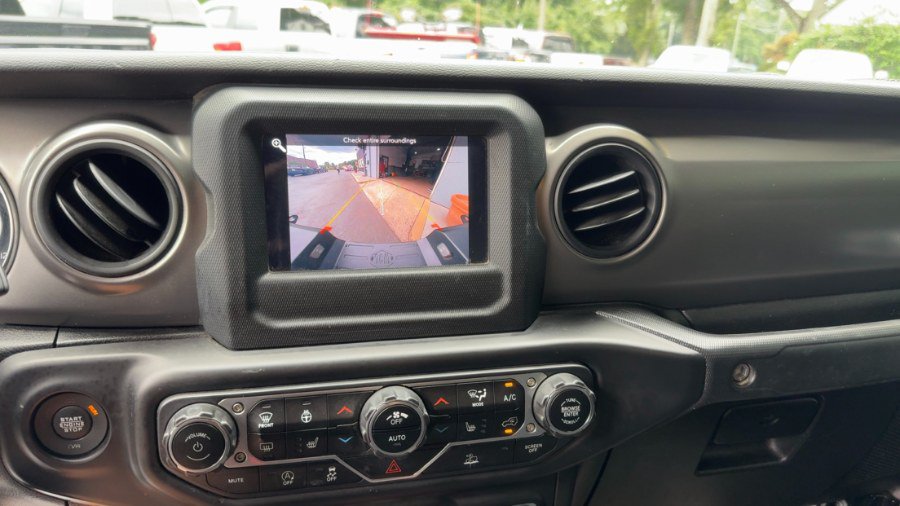 Used 2021 Jeep Gladiator Sport AWD/4WD image 16