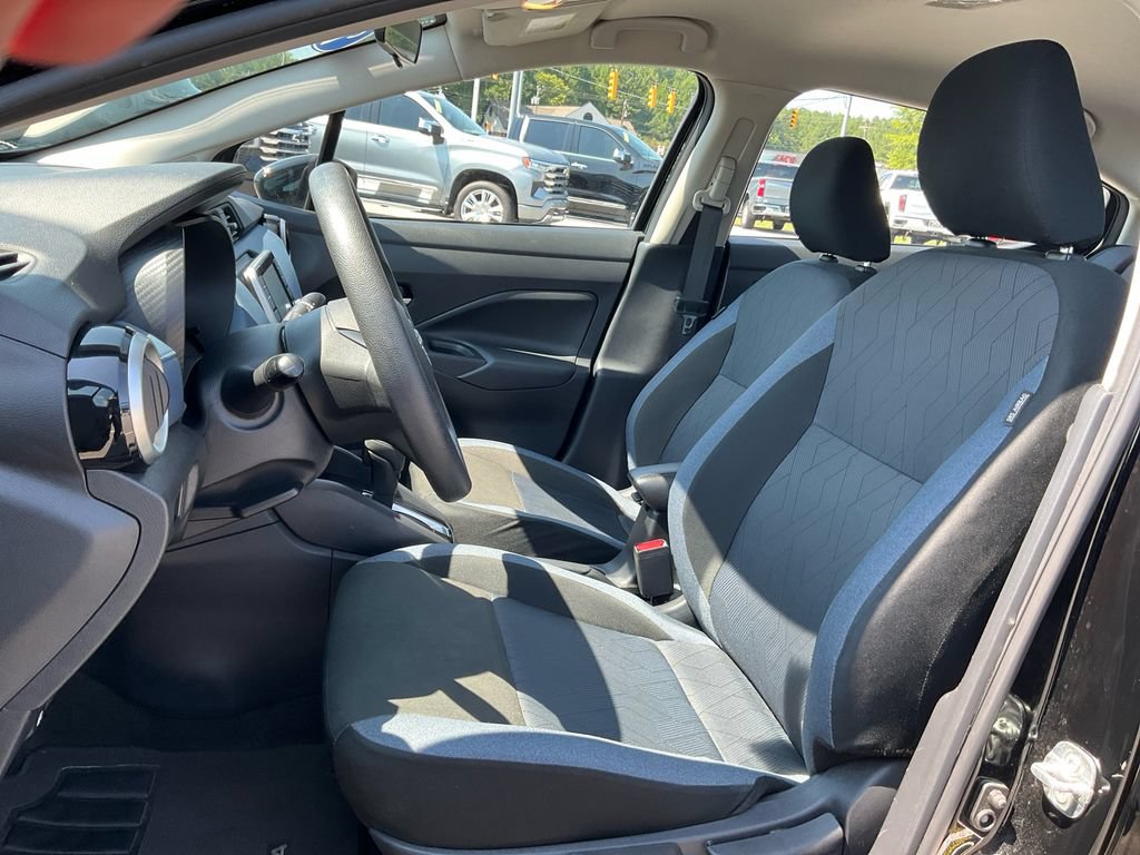 Used 2025 Nissan Versa SV FWD image 22