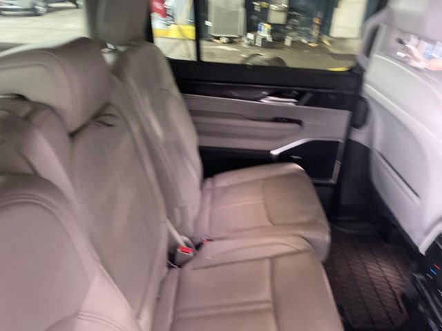 Used 2024 Jeep Wagoneer L 4WD w/ Premium Group I image 15