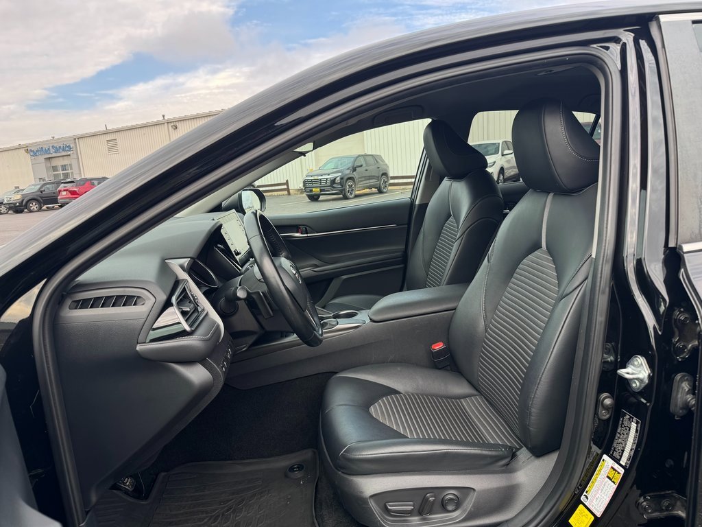 Used 2021 Toyota Camry SE image 9