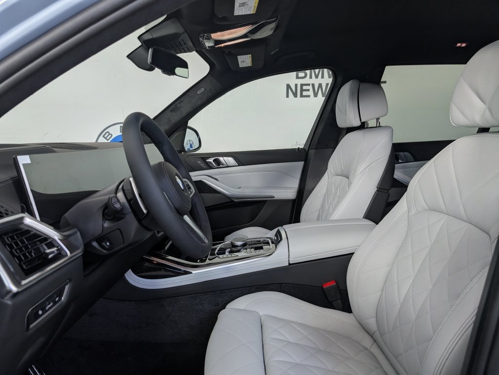 New 2027 BMW X7 xDrive40i w/ M Sport Package AWD/4WD image 2