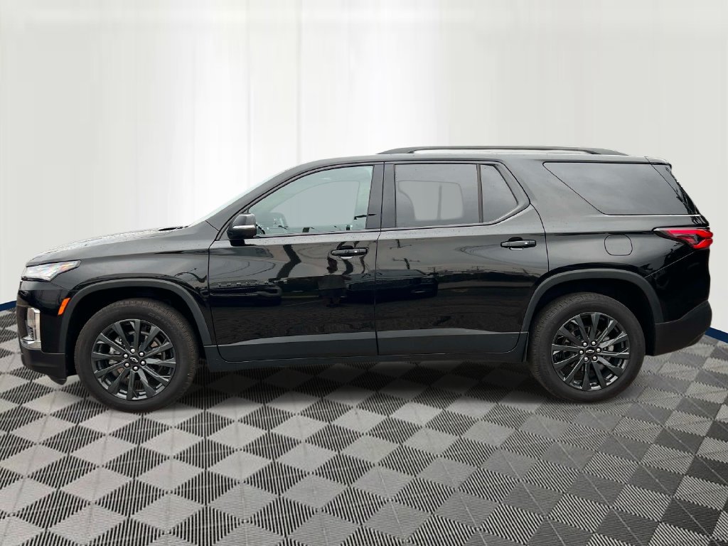 Used 2024 Chevrolet Traverse RS w/ LPO, Floor Liner Package FWD image 2