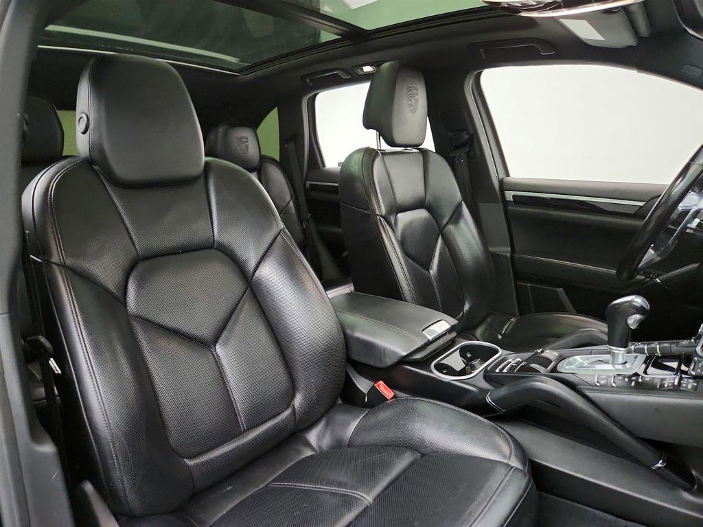Used 2017 Porsche Cayenne Platinum Edition image 29
