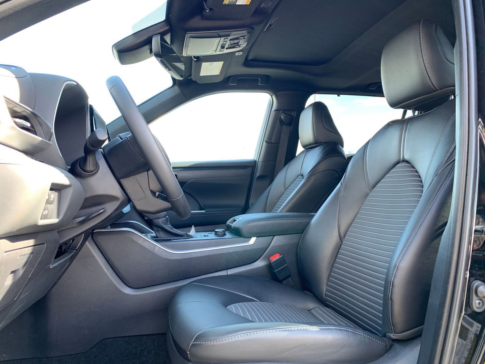 Used 2025 Toyota Highlander XSE AWD/4WD image 28