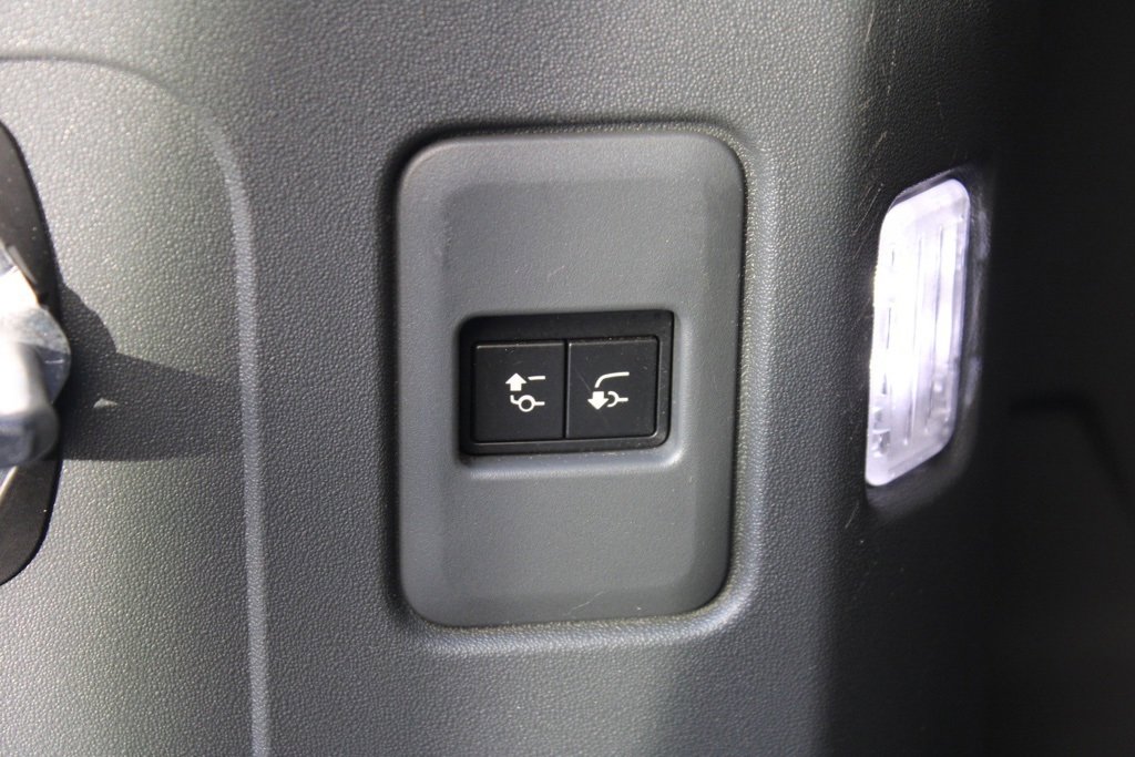 Used 2022 Land Rover Defender 110 X-Dynamic HSE image 37