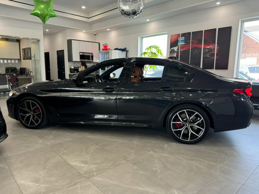 Used 2023 BMW 530i w/ M Sport Package RWD image 4